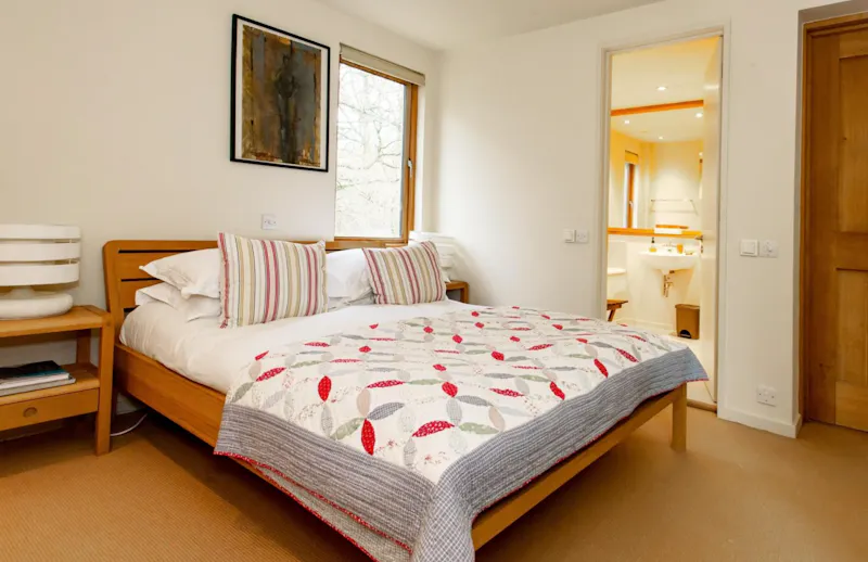 Bedroom at Billingshurst wooden farmhouse, D1691 (photo 20)