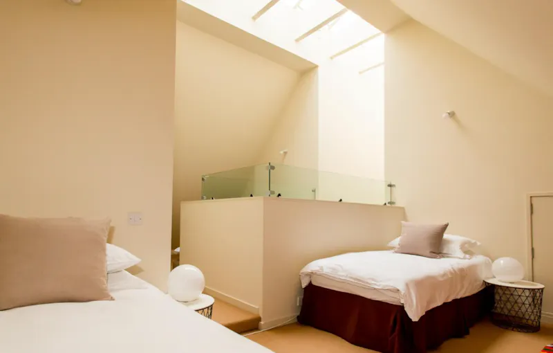 Bedroom at Billingshurst wooden farmhouse, D1691 (photo 14)