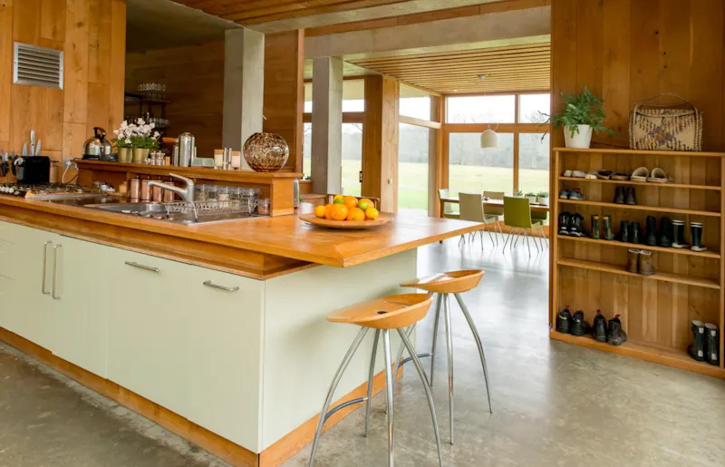 Kitchen at Billingshurst wooden farmhouse, D1691 (photo 10)