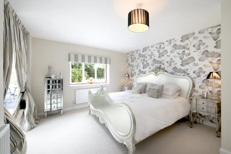 Bedroom at Large Maidenhead house, D2699 (photo 20)