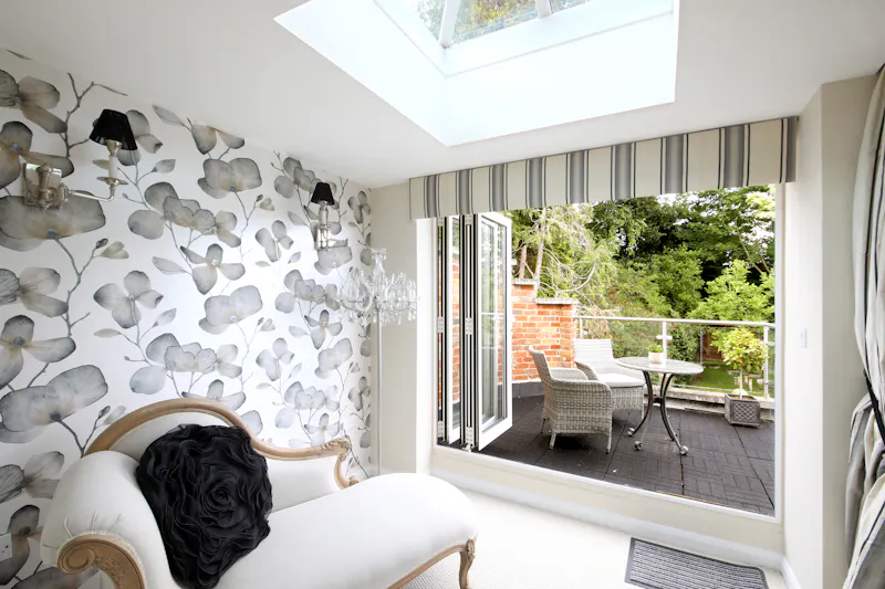 Balcony at Large Maidenhead house, D2699 (photo 19)