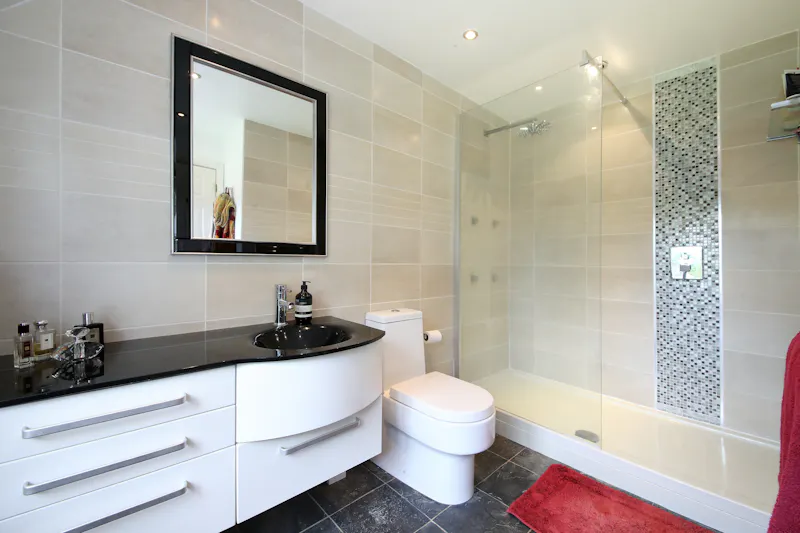 Bathroom at Large Maidenhead house, D2699 (photo 21)