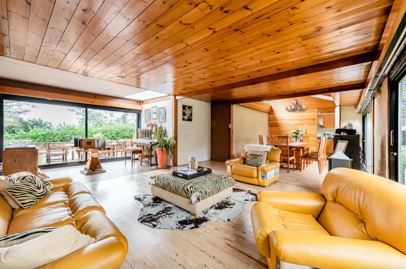Listed 60s Stanmore house, D2281 (photo 3)
