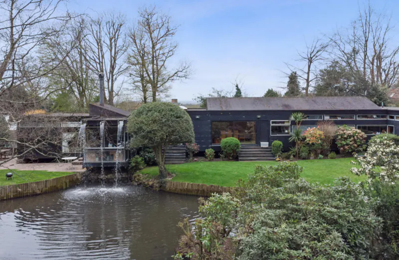 Listed 60s Stanmore house, D2281 (photo 21)