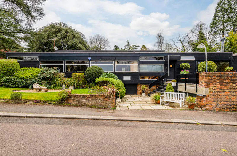 Listed 60s Stanmore house, D2281 (photo 1)