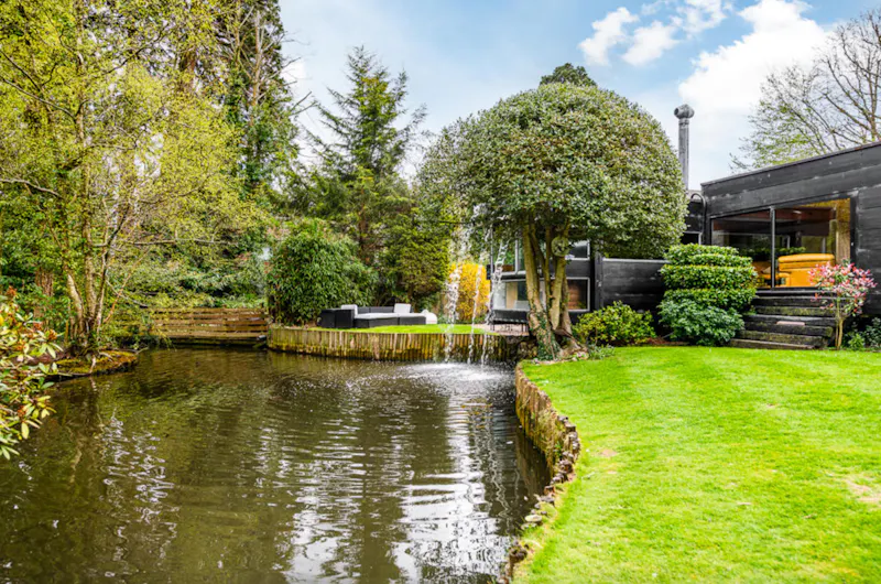 Listed 60s Stanmore house, D2281 (photo 26)