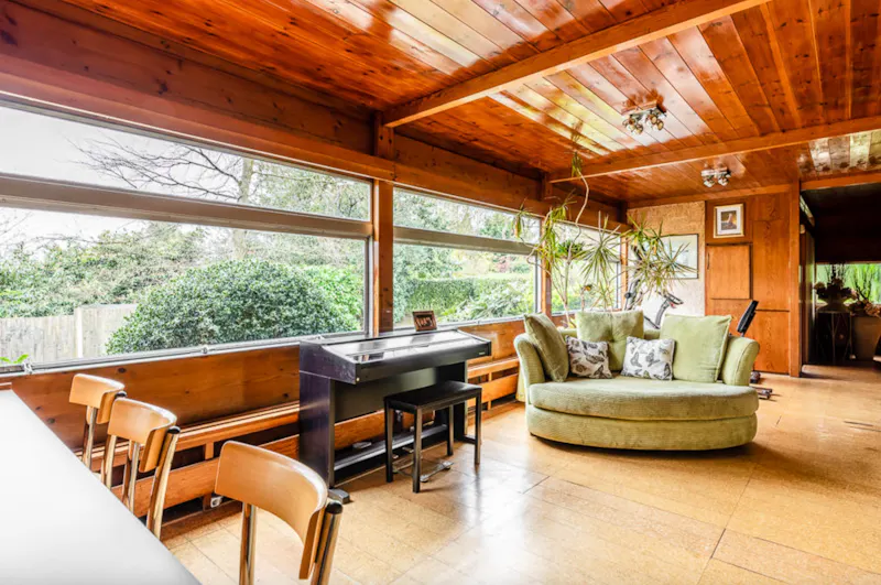 Listed 60s Stanmore house, D2281 (photo 10)