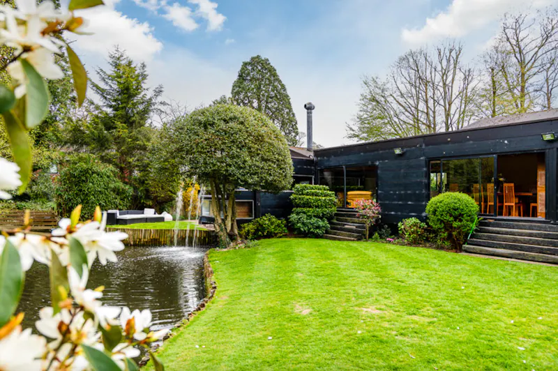 Listed 60s Stanmore house, D2281 (photo 19)