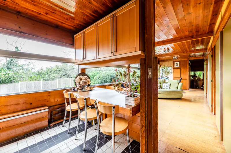 Listed 60s Stanmore house, D2281 (photo 9)