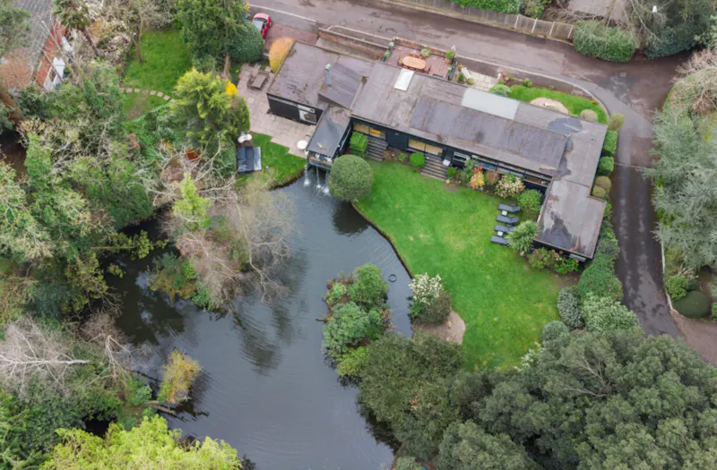 Listed 60s Stanmore house, D2281 (photo 27)