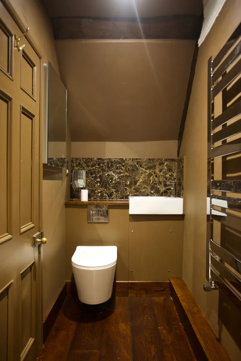 Bathroom at Crewkerne grande manor house, H1013 (photo 58)