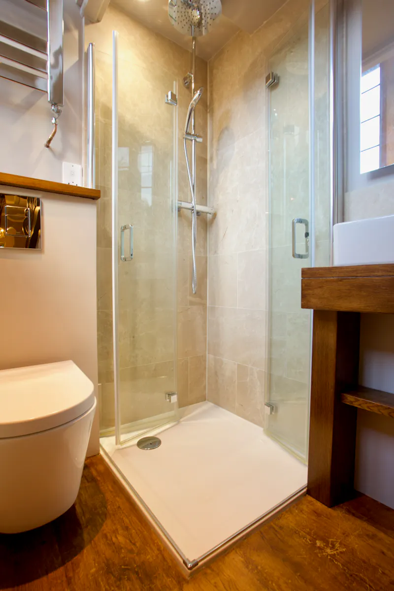 Bathroom at Crewkerne grande manor house, H1013 (photo 33)