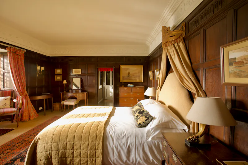 Bedroom at Crewkerne grande manor house, H1013 (photo 54)
