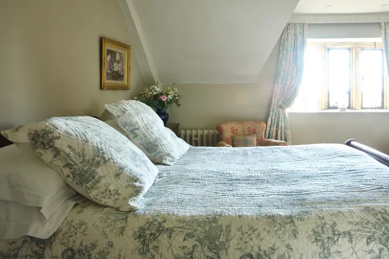 Bedroom at Crewkerne grande manor house, H1013 (photo 34)