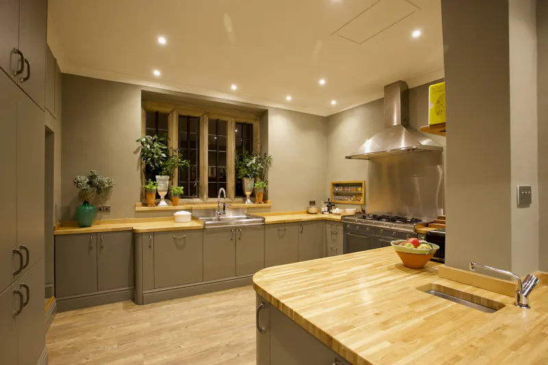 Kitchen at Crewkerne grande manor house, H1013 (photo 9)