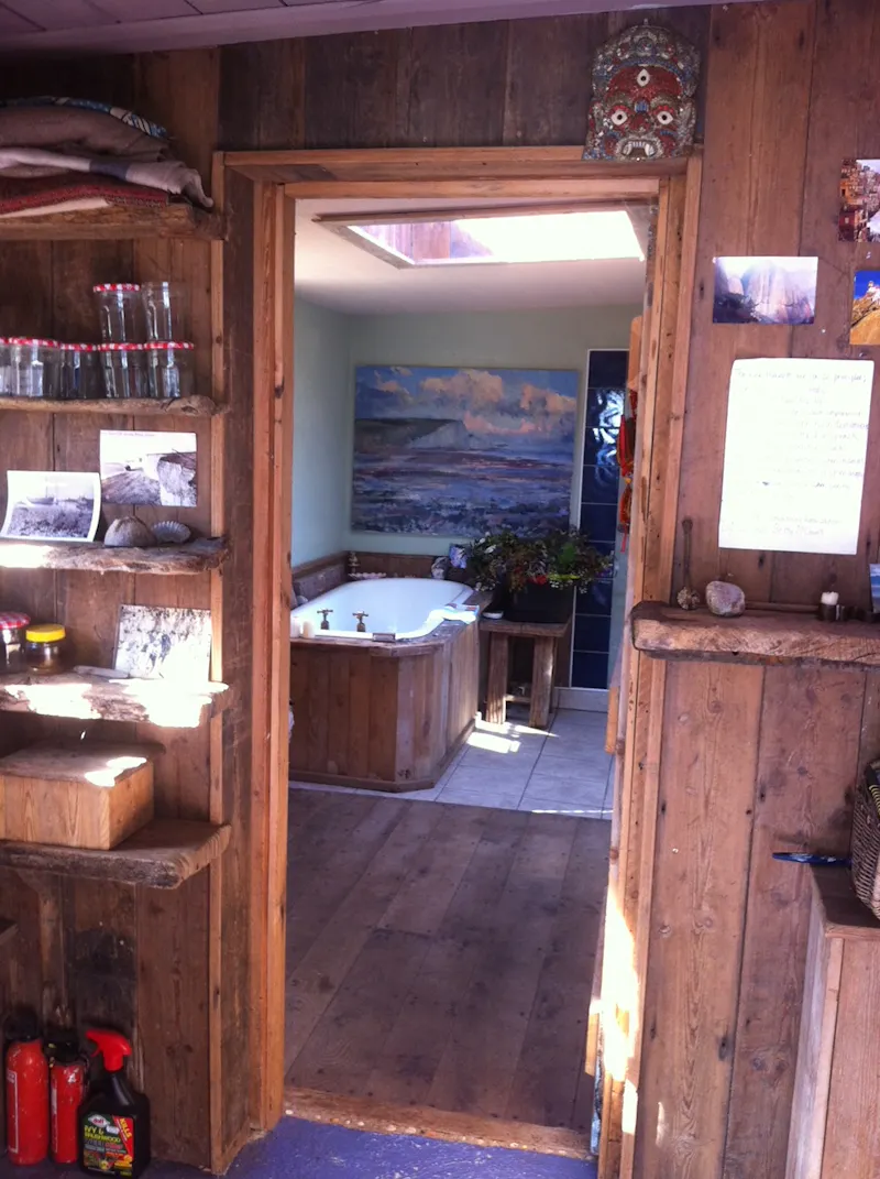 Bath at Clifftop cottage with beach access, C799 (photo 10)