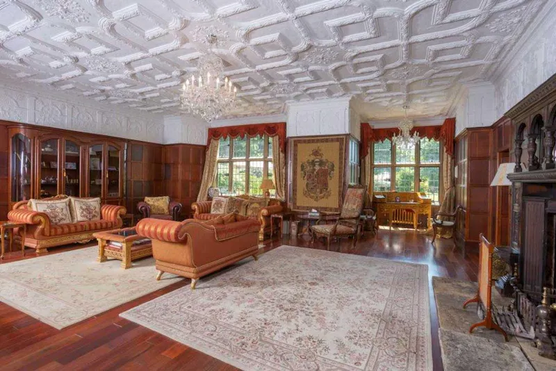 Elizabethan Manor in Luton, H176 (photo 5)