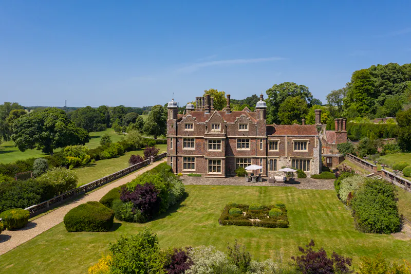 Elizabethan Manor in Luton, H176 (photo 1)