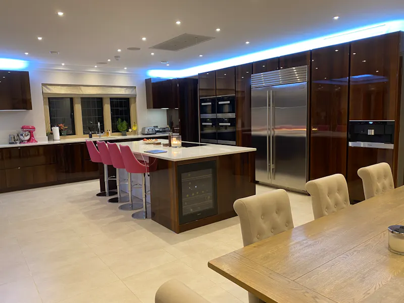 Kitchen at Beaconsfield country manor, D2707 (photo 8)