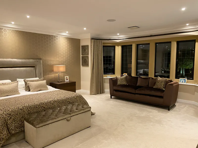 Bedroom at Beaconsfield country manor, D2707 (photo 14)
