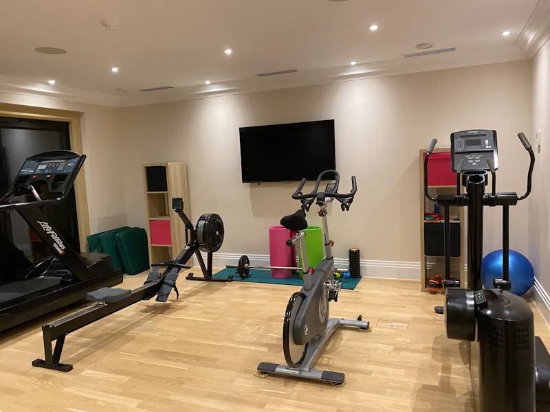 Gym at Beaconsfield country manor, D2707 (photo 24)