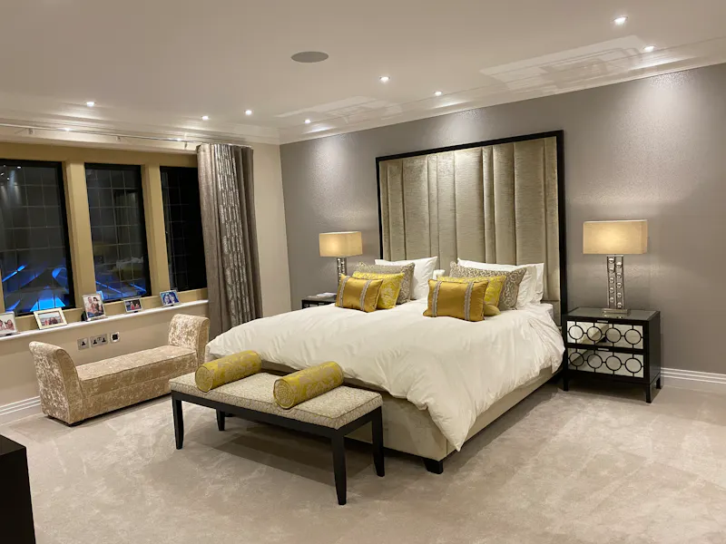 Bedroom at Beaconsfield country manor, D2707 (photo 19)