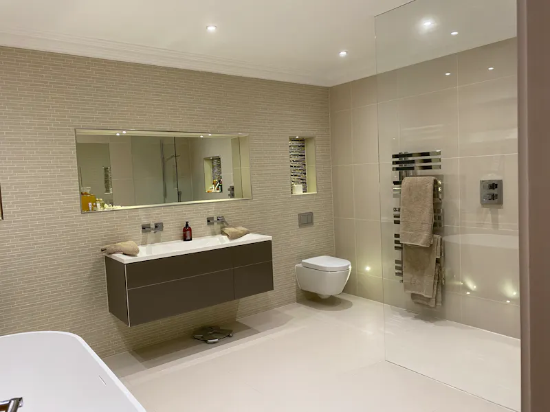 Bathroom at Beaconsfield country manor, D2707 (photo 17)