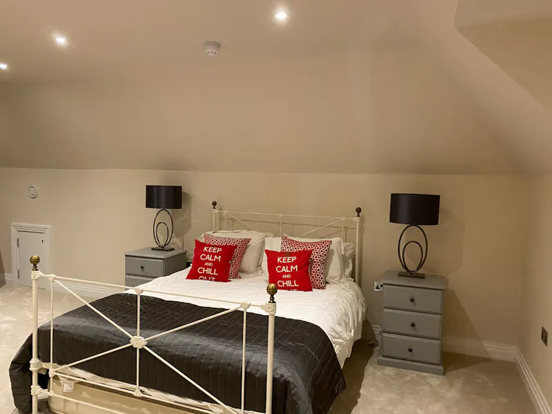 Bedroom at Beaconsfield country manor, D2707 (photo 23)
