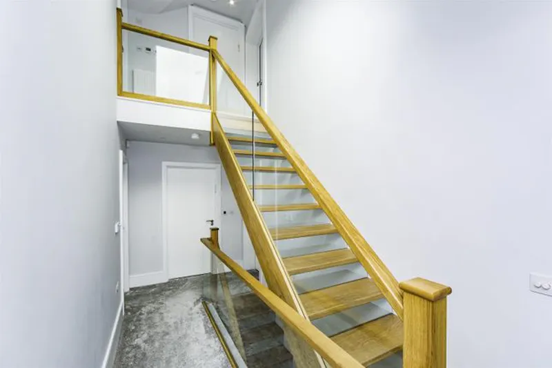 Staircase at Borehamwood house, D2705 (photo 13)