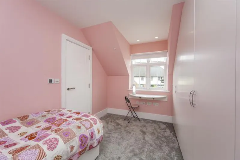 Bedroom - child's at Borehamwood house, D2705 (photo 16)