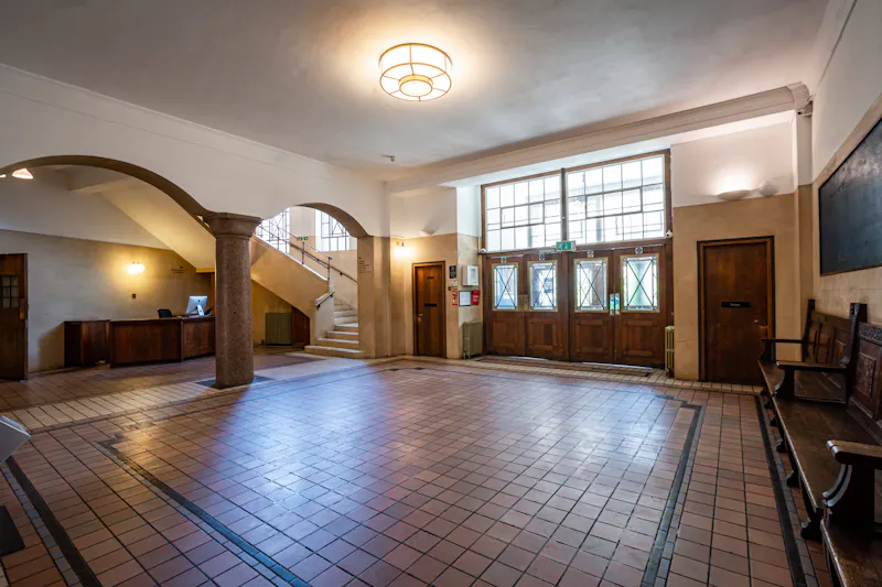 Entrance hall at Chancery Lane Hall, P611 (photo 4)