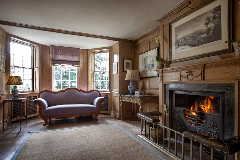 Fireplace at Classic Georgian in Richmond, A899 (photo 6)