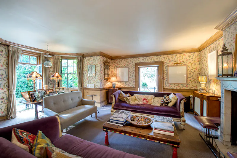 Living Room at Classic Georgian in Richmond, A899 (photo 9)