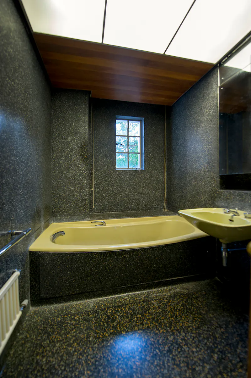 Bathroom at Classic Georgian in Richmond, A899 (photo 30)
