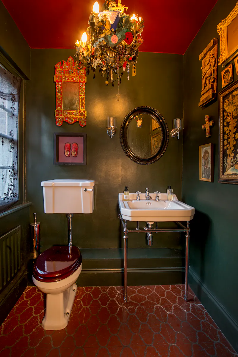 Bathroom at Classic Georgian in Richmond, A899 (photo 34)