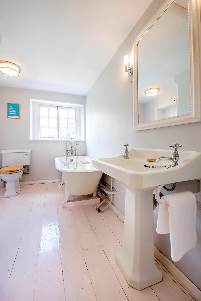 Bathroom at Classic Georgian in Richmond, A899 (photo 26)