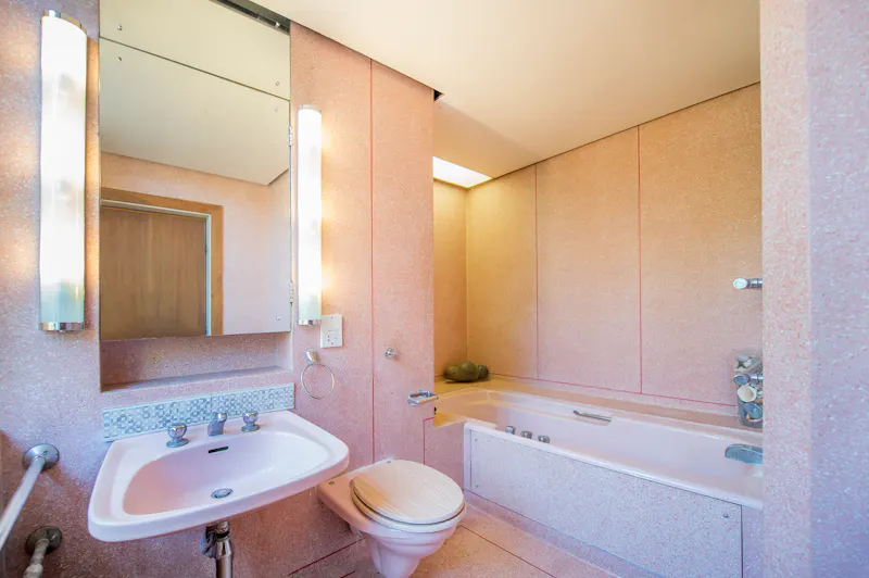 Bathroom at Classic Georgian in Richmond, A899 (photo 28)