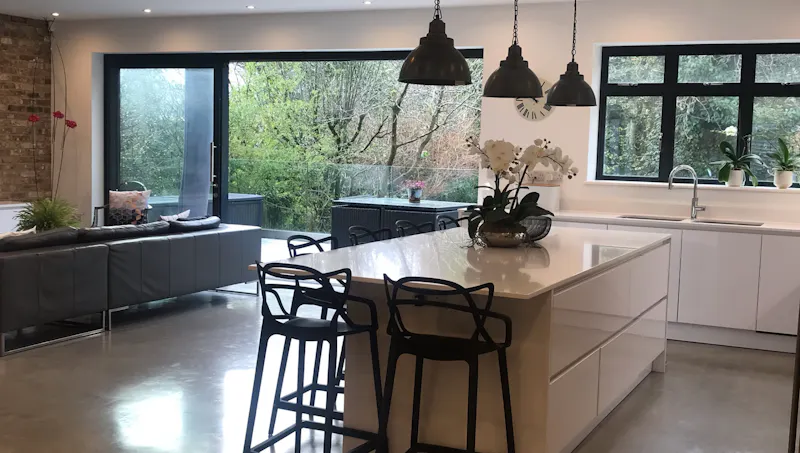 Kitchen island at Modern white house Mill Hill, D2628 (photo 5)