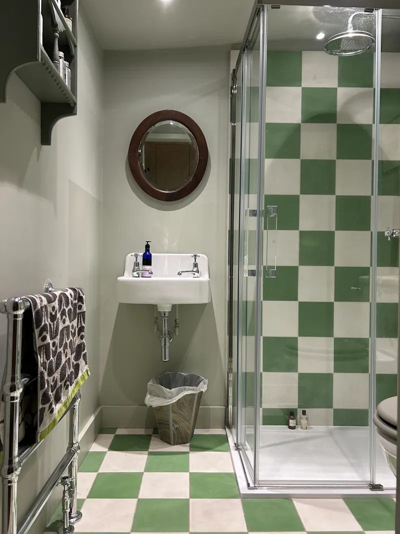 Bathroom at Henley on Thames townhouse, A1602 (photo 36)
