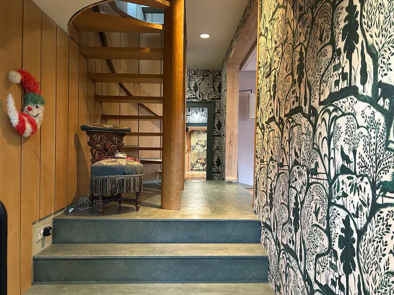 Wallpaper at Henley on Thames townhouse, A1602 (photo 15)