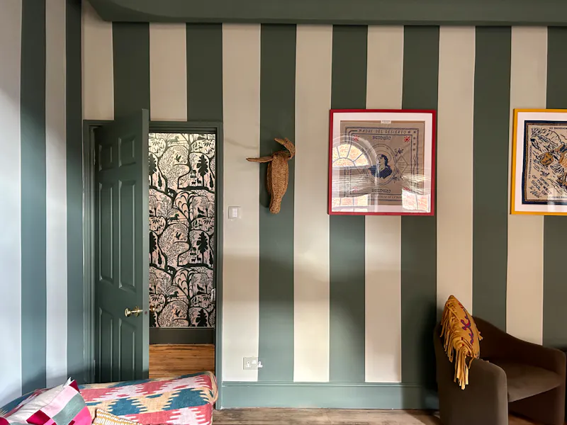 Wallpaper at Henley on Thames townhouse, A1602 (photo 16)