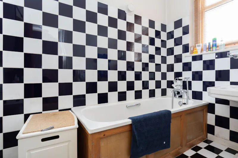 Bathroom at Mansion flat in Hammersmith, F1235 (photo 28)
