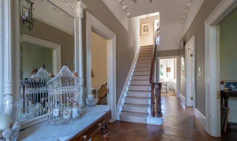 Entrance hall at Lovely Ealing family house, B1423 (photo 3)