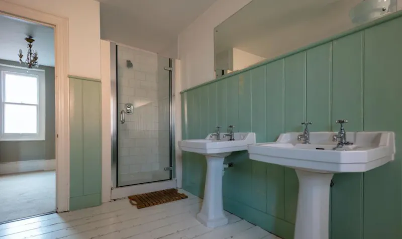 Bathroom at Lovely Ealing family house, B1423 (photo 24)