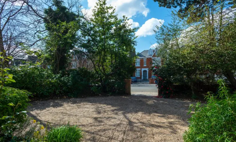 Lovely Ealing family house, B1423 (photo 52)