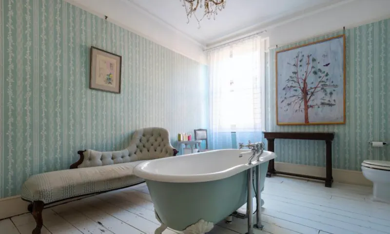 Bath - rolltop at Lovely Ealing family house, B1423 (photo 28)