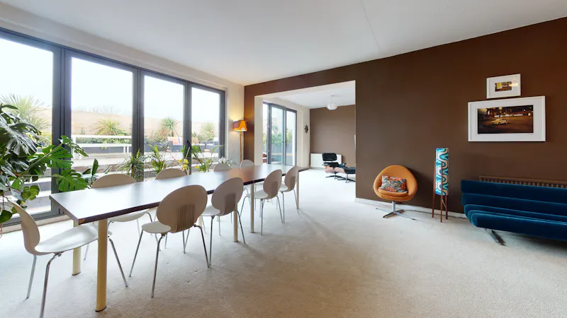 Dining room at Retro Streatham home, D1221 (photo 9)