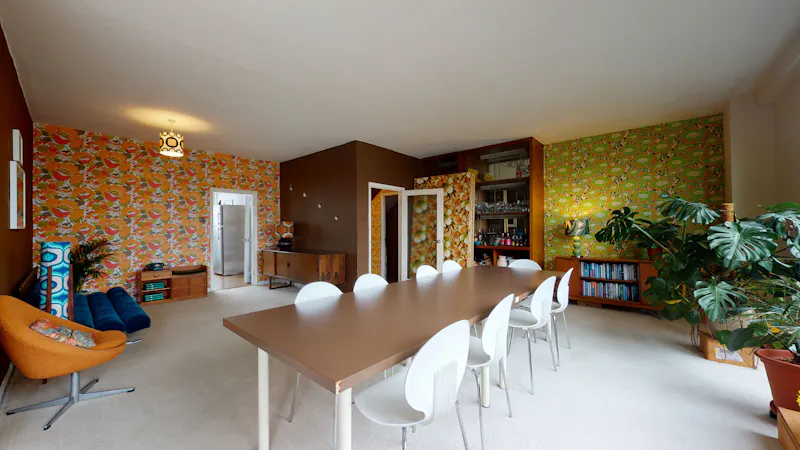 Wallpaper at Retro Streatham home, D1221 (photo 10)