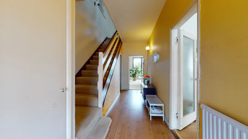 Entrance hall at Retro Streatham home, D1221 (photo 2)