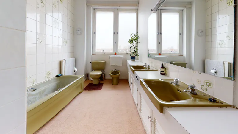 Bathroom at Retro Streatham home, D1221 (photo 24)